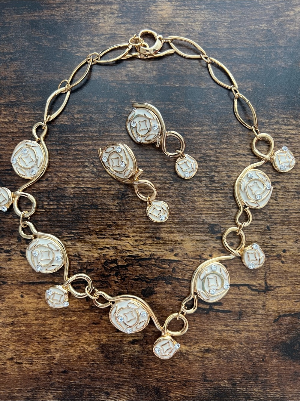 Vintage 80-90’ Gold and Cream Floral Medallion Necklace & Earring Set